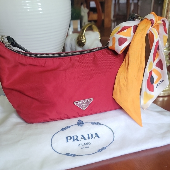 Prada Red and Orange Shoulder Bag with Vibrant Design - Picture 12 of 15